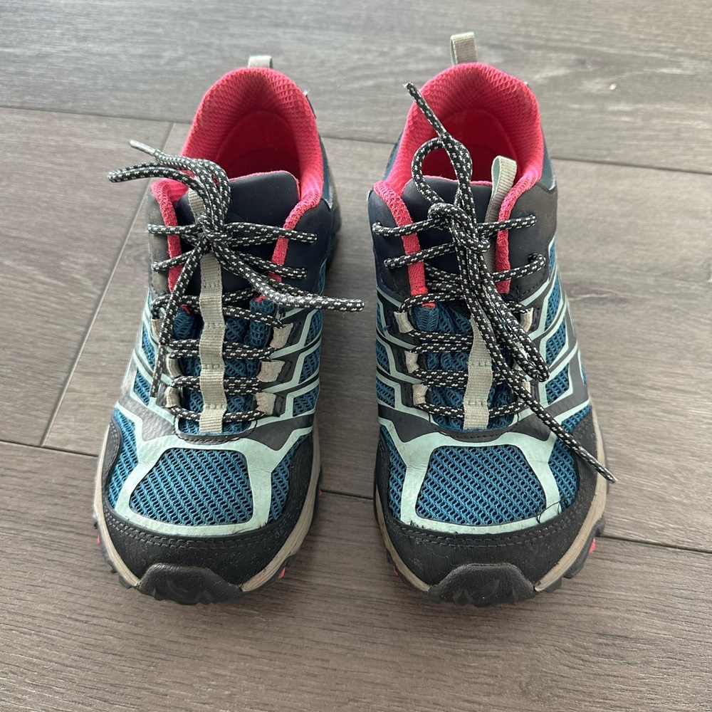 Merrell Waterprooff hiking shoes for kids 2M